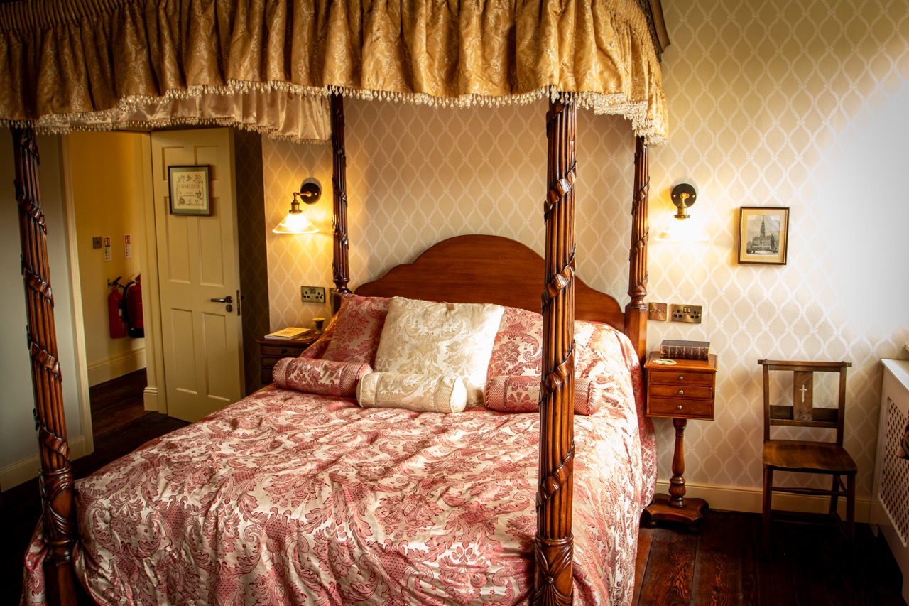 Charlotte's Room Large